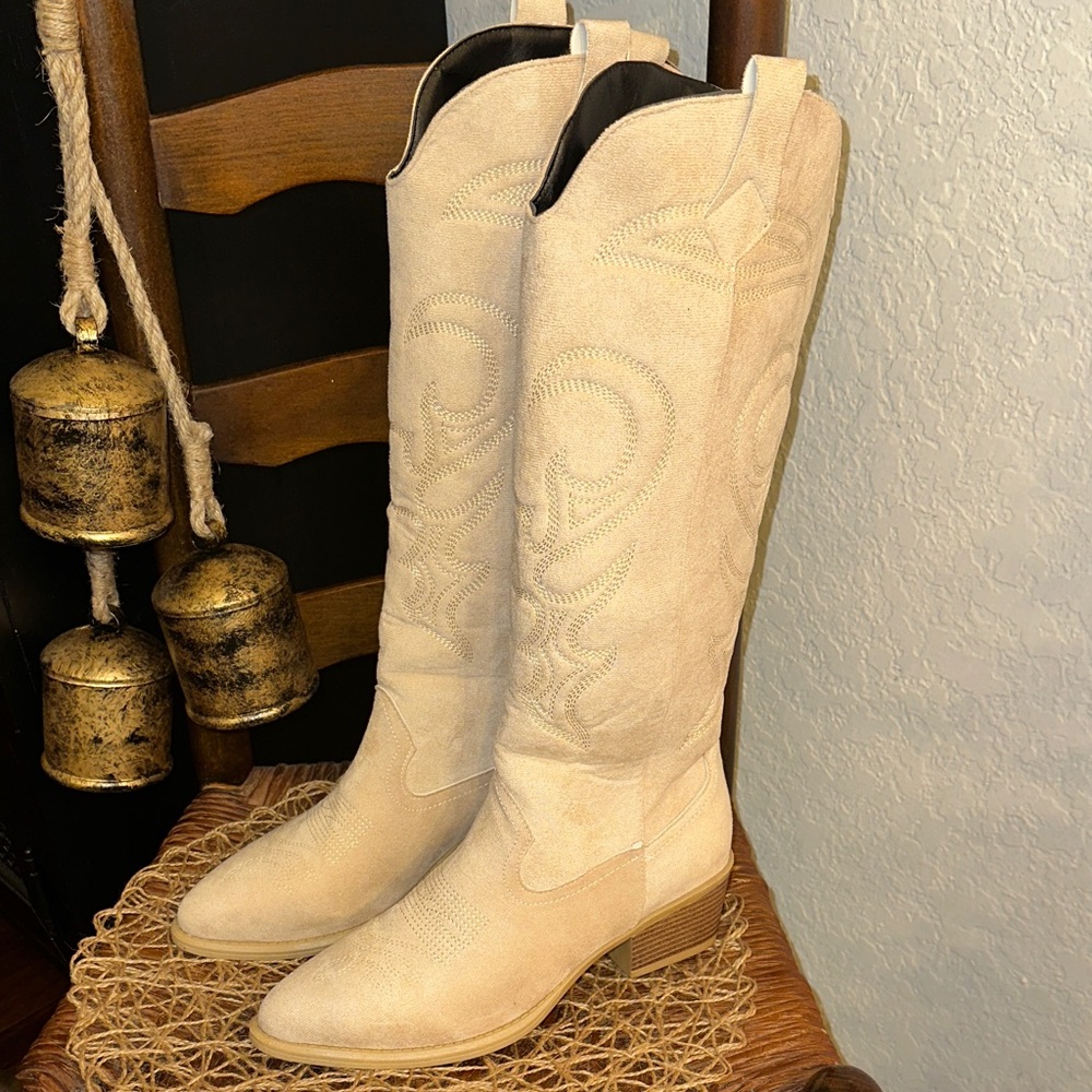 NEW Western Style Women's Boots